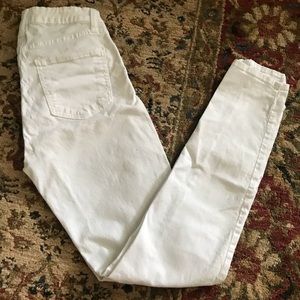 Just Black size 26 white skinny jeans